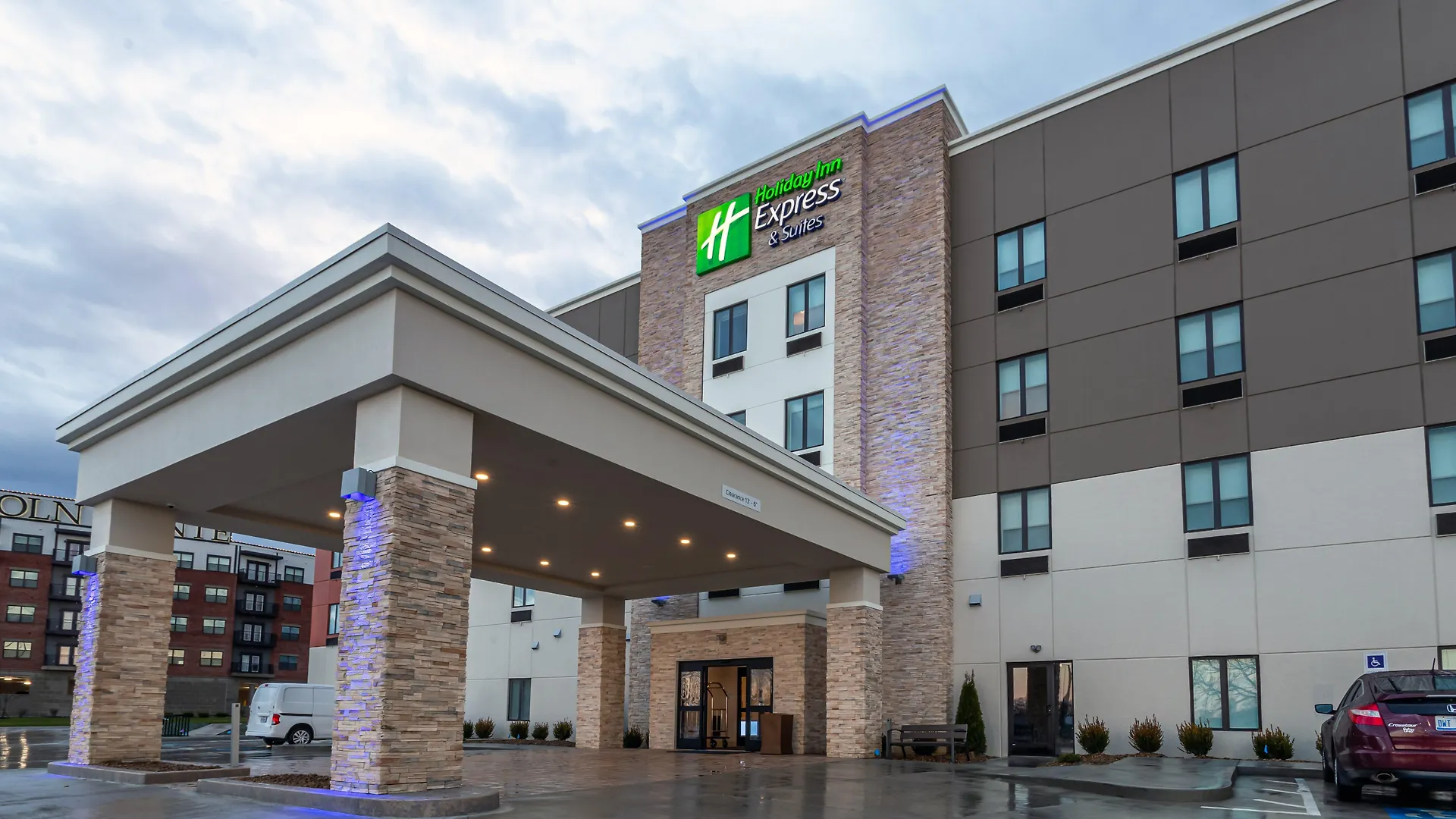 Holiday Inn Express & Suites - Columbus - Worthington By Ihg