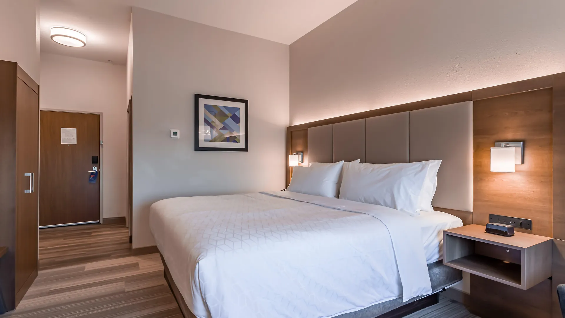 Holiday Inn Express & Suites - Columbus - Worthington By Ihg
