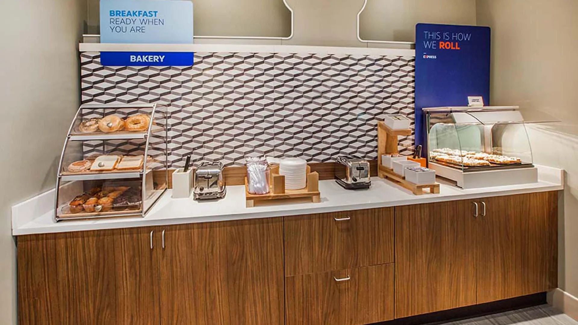 Holiday Inn Express & Suites - Columbus - Worthington By Ihg 3*,  United States